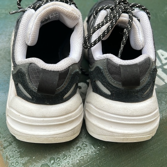 Adidas - Picture 3 of 6